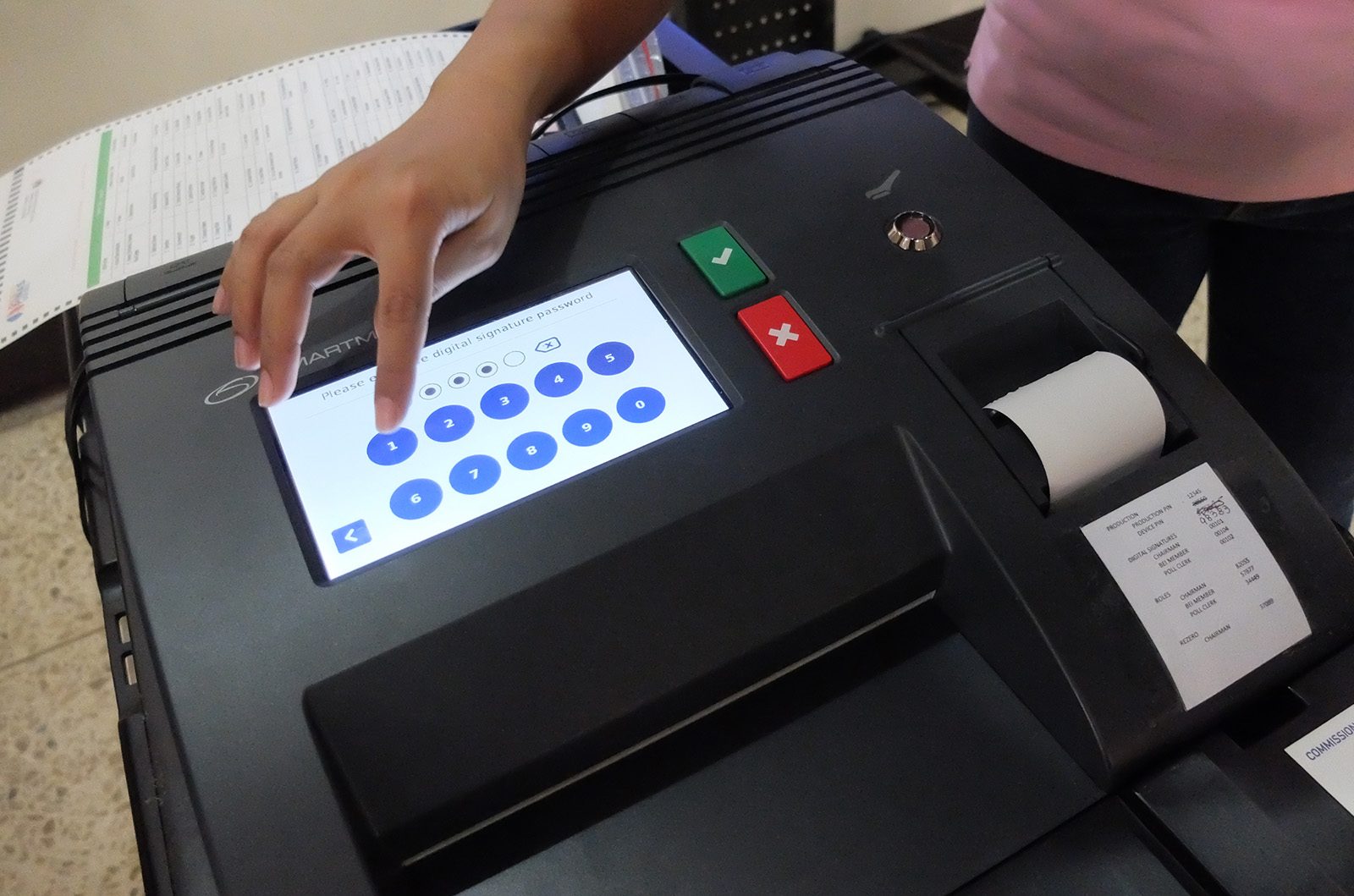VOTING MACHINES. The Philippines' vote-counting machines for May 9, 2016 have been manufactured by Smartmatic, which provided the same machines in the Philippines' first two automated elections. File photo by Alecs Ongcal/Rappler   