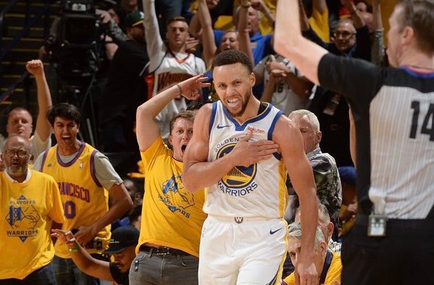 Curry sets playoff record as Warriors dominate Clippers