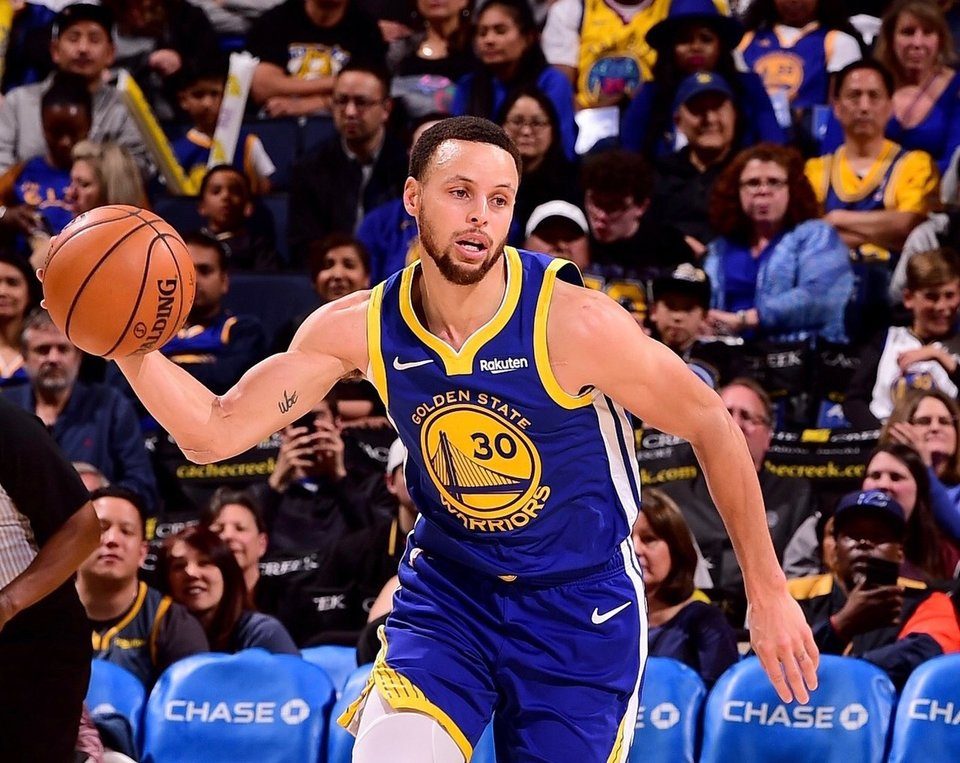 Curry bounces back with 40 as Warriors cushion West lead