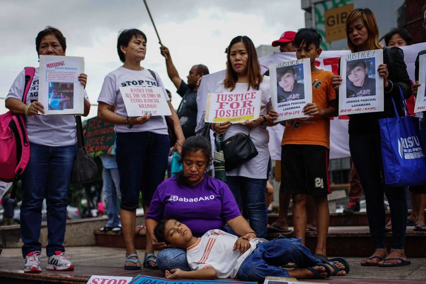 LOOK: Families of drug war victims stage ‘Pietà’