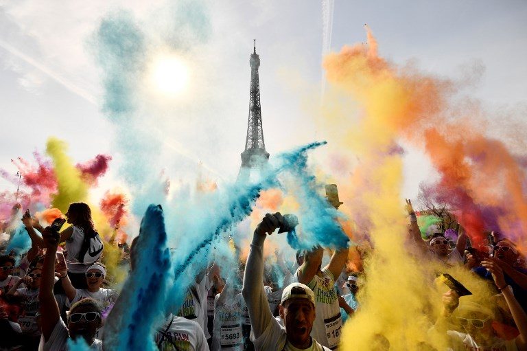 COLOR RUN. People celebrate at the end of the Color Run 2018 race in front of the Eiffel Tower in Paris, on April 15, 2018. Photo by Christophe Simon/AFP  