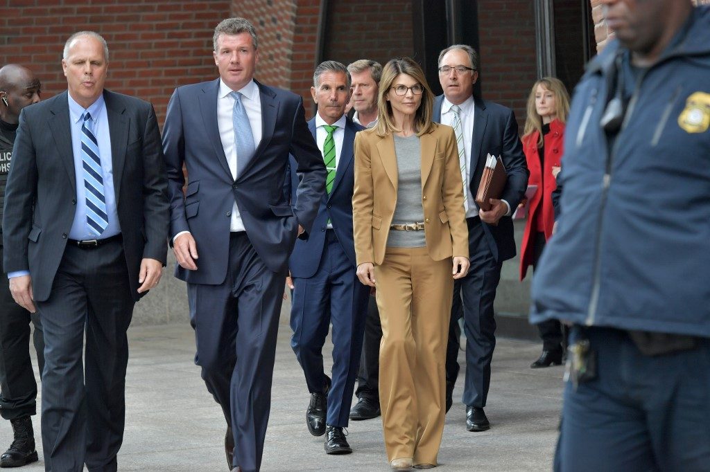 APPEARANCE.  Actress Lori Loughlin exits the John Joseph Moakley U.S. Courthouse after appearing in Federal Court to answer charges stemming from college admissions scandal on April 3, 2019 in Boston, Massachusetts. Paul Marotta/Getty Images/AFP 