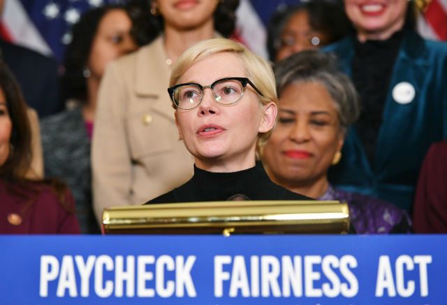 Actress Michelle Williams pushes for pay equality