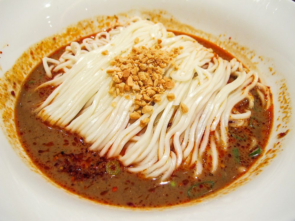 MAKANAN GILA.  Mie Din Tai Fung dengan wijen pedas dan saus kacang 