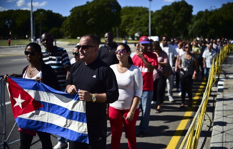 Cubans begin tearful farewell to Fidel Castro