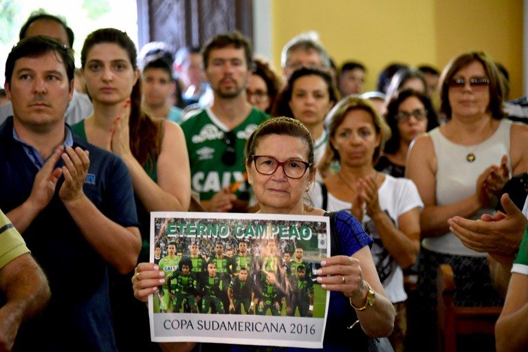Football mourns as plane crash kills Brazilian players