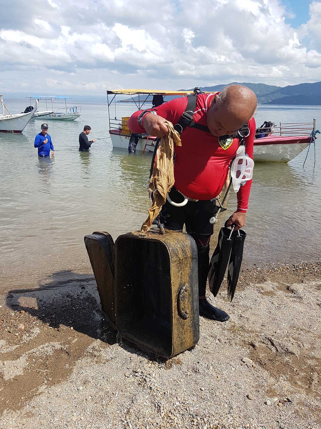 LUGGAGE. An empty luggage is among the trash recovered from the sea. Photo by Tina Ganzon-Ozaeta/Rappler 