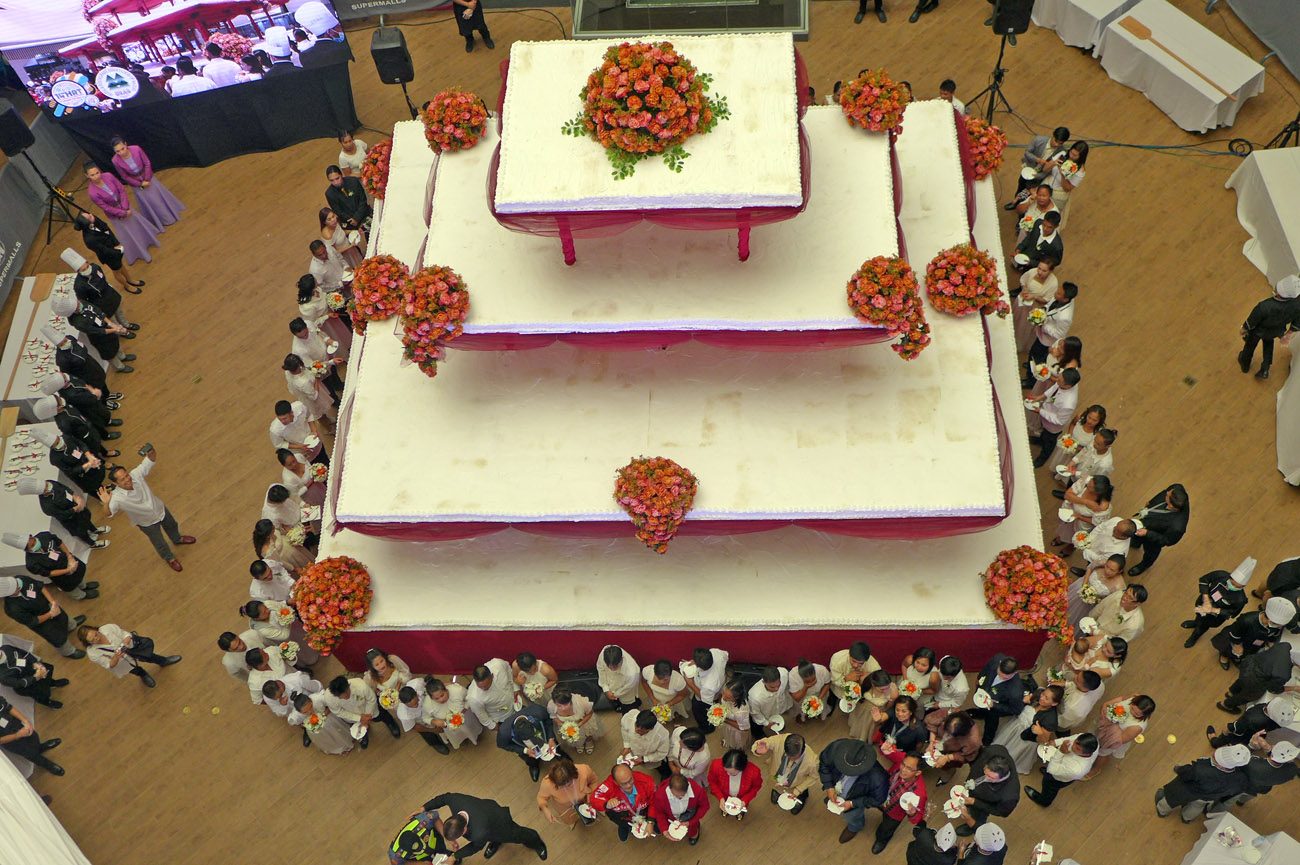 LOOK: ‘Largest wedding cake’ in Baguio City