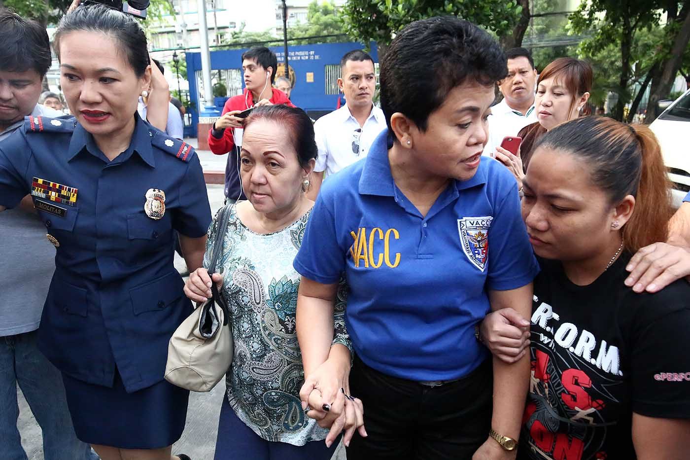 VICTIM'S MOTHER. Malou Garalde, mother of road rage victim Mark Vincent Garalde, arrives at the Manila police headquarters with members of the VACC on July 30, 2016. Photo by Ben Nabong/Rappler 