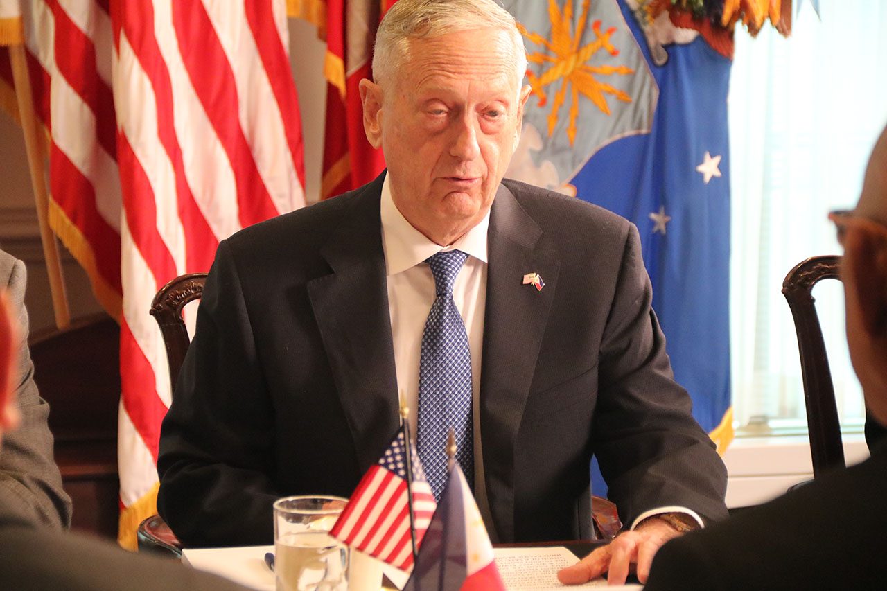 MARITIME SECURITY. US Defense Secretary James Mattis in a meeting at the Pentagon on September 18, 2018, thanks Philippine Defense Secretary Delfin Lorenzana for the Philippines' contributions to maritime security. Photo by Lia Macadangdang/Philippine embassy in Washington DC  