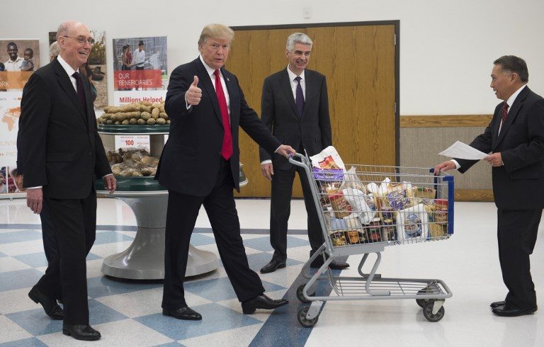 FOR CHARITY. US President Donald Trump pushes a shopping cart as he tours the Church of Jesus Christ of Latter-Day Saints' food distribution center at LDS Welfare Square in Salt Lake City, Utah, December 4, 2017. Photo by Saul Loeb/AFP  