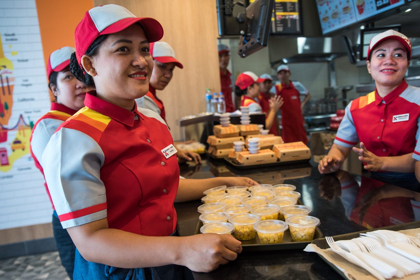 Employees thank Jollibee for advanced salary, 13th month pay