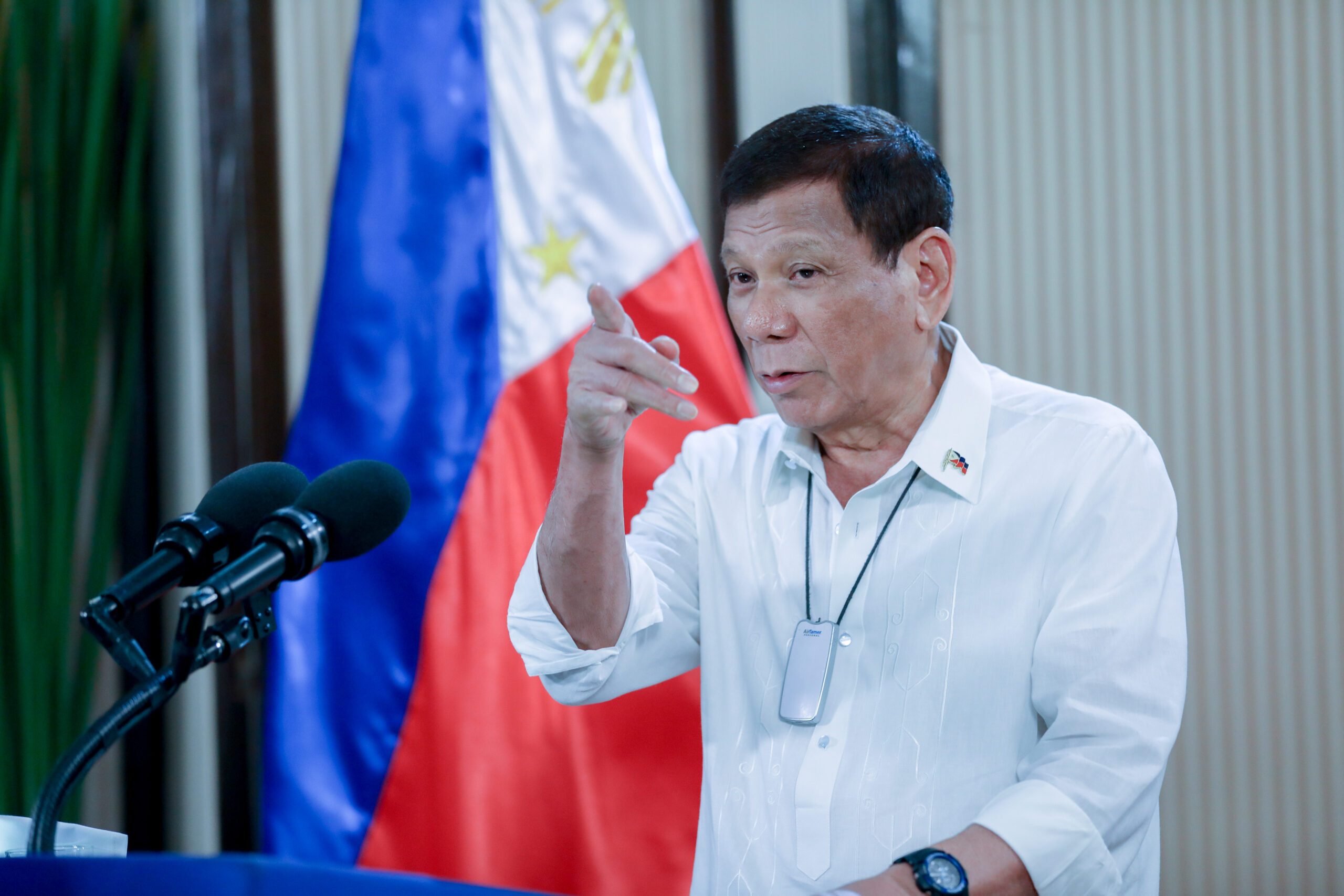 Duterte to Ayalas, Pangilinan: Agree to ‘fair’ water contracts, I’ll forget cases