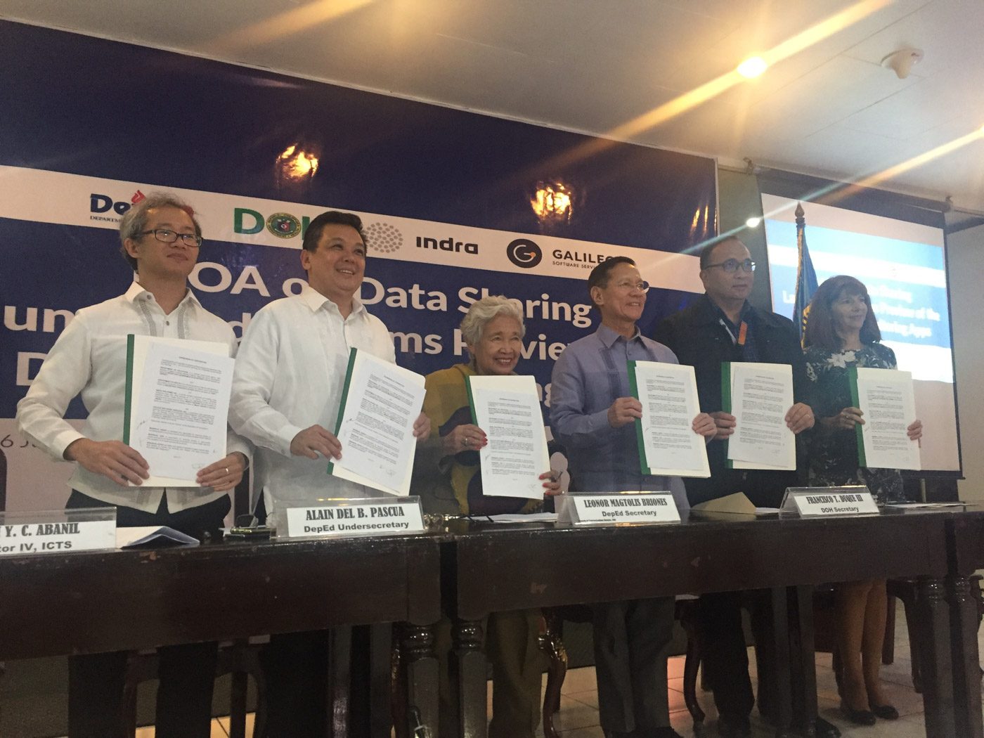 Parents of students given Dengvaxia can get info via mobile apps