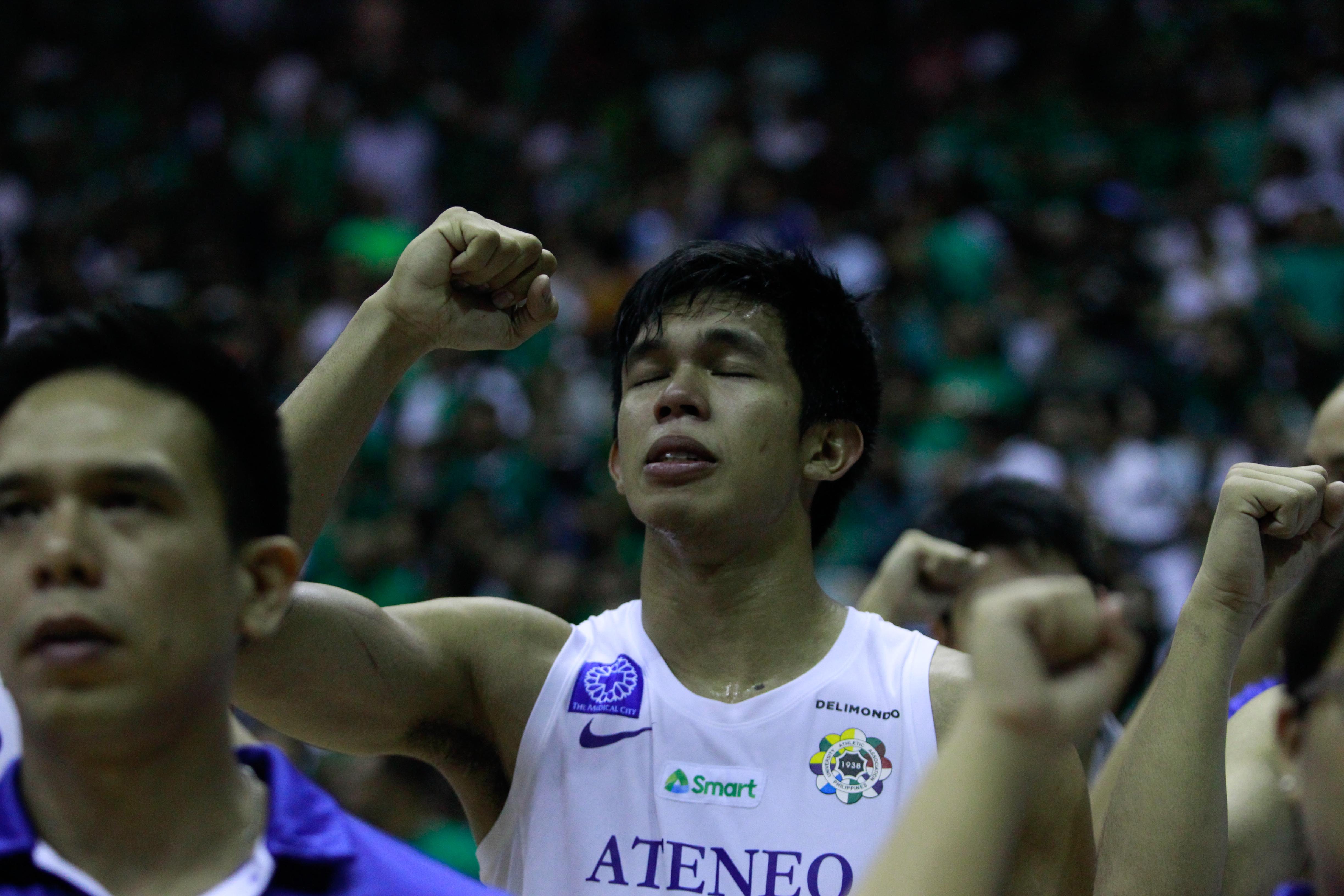 HEARTBROKEN. Thirdy Ravena could not hold back his tears after the loss. Photo by Eduardo Solo/Rappler 