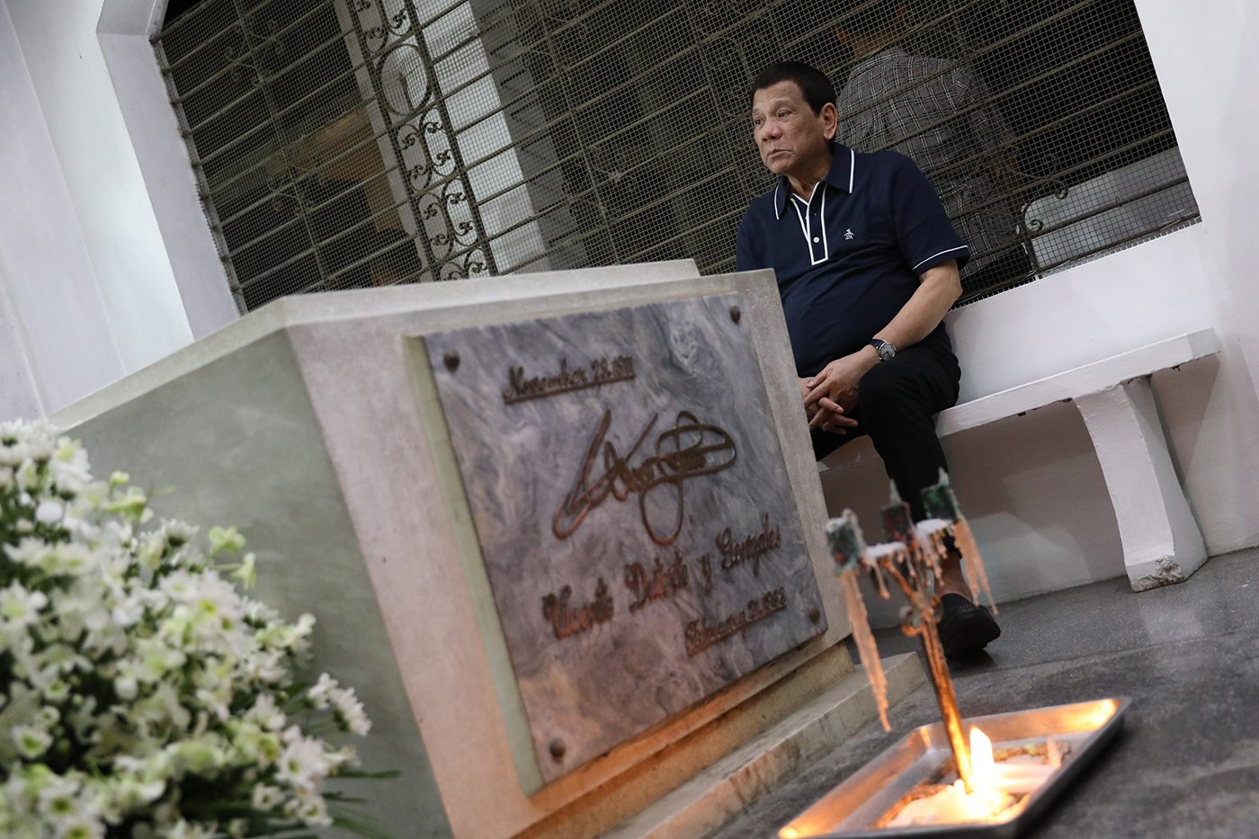REFLECTION. President Rodrigo Duterte spends some quiet time at the Roman Catholic Cemetery in Davao City on February 4, 2019, as he visits the grave of his mother Soledad Duterte to commemorate her death anniversary. Malacañang photo 