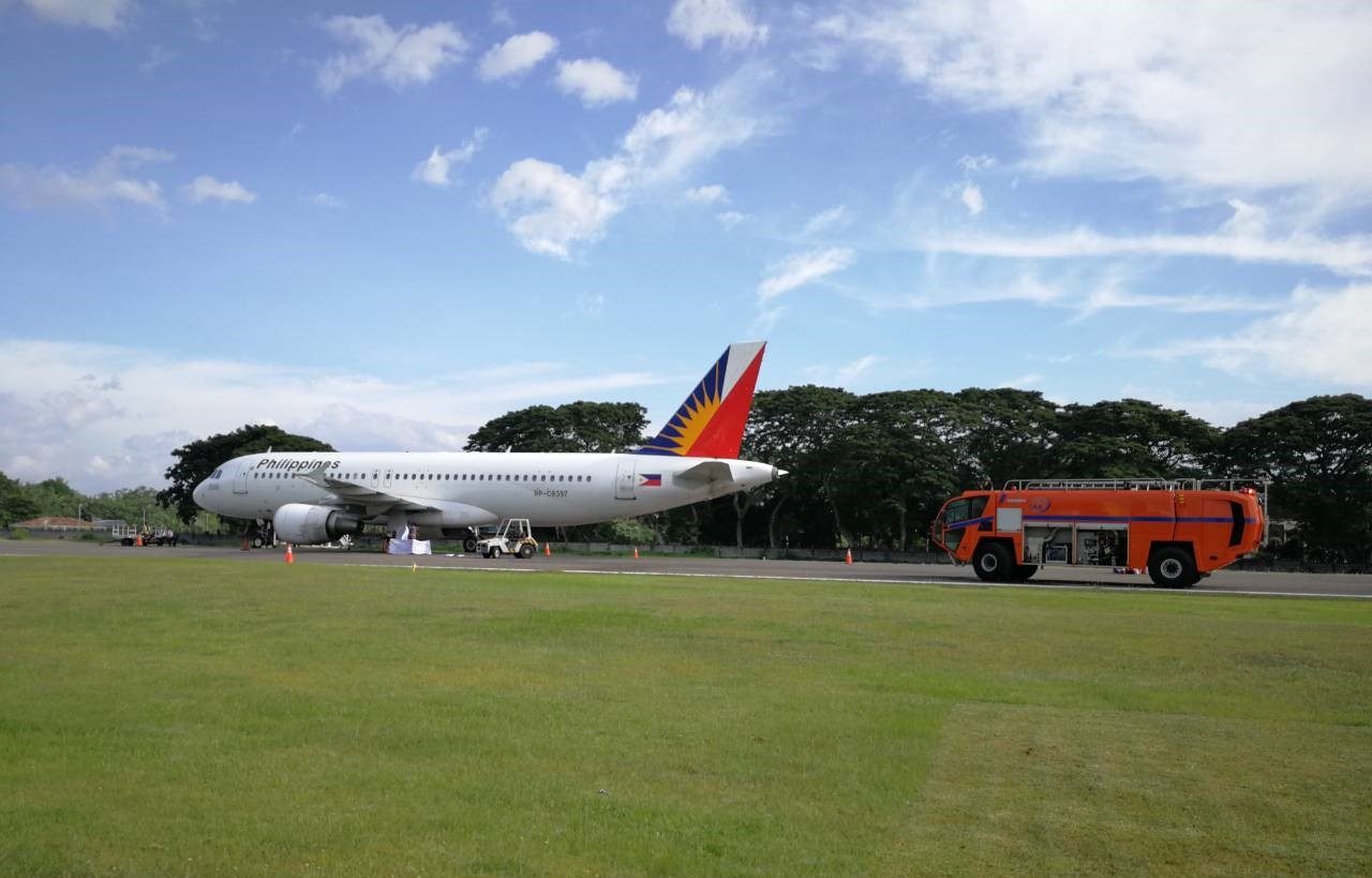 Dumaguete airport runway closed after PAL plane blows tire