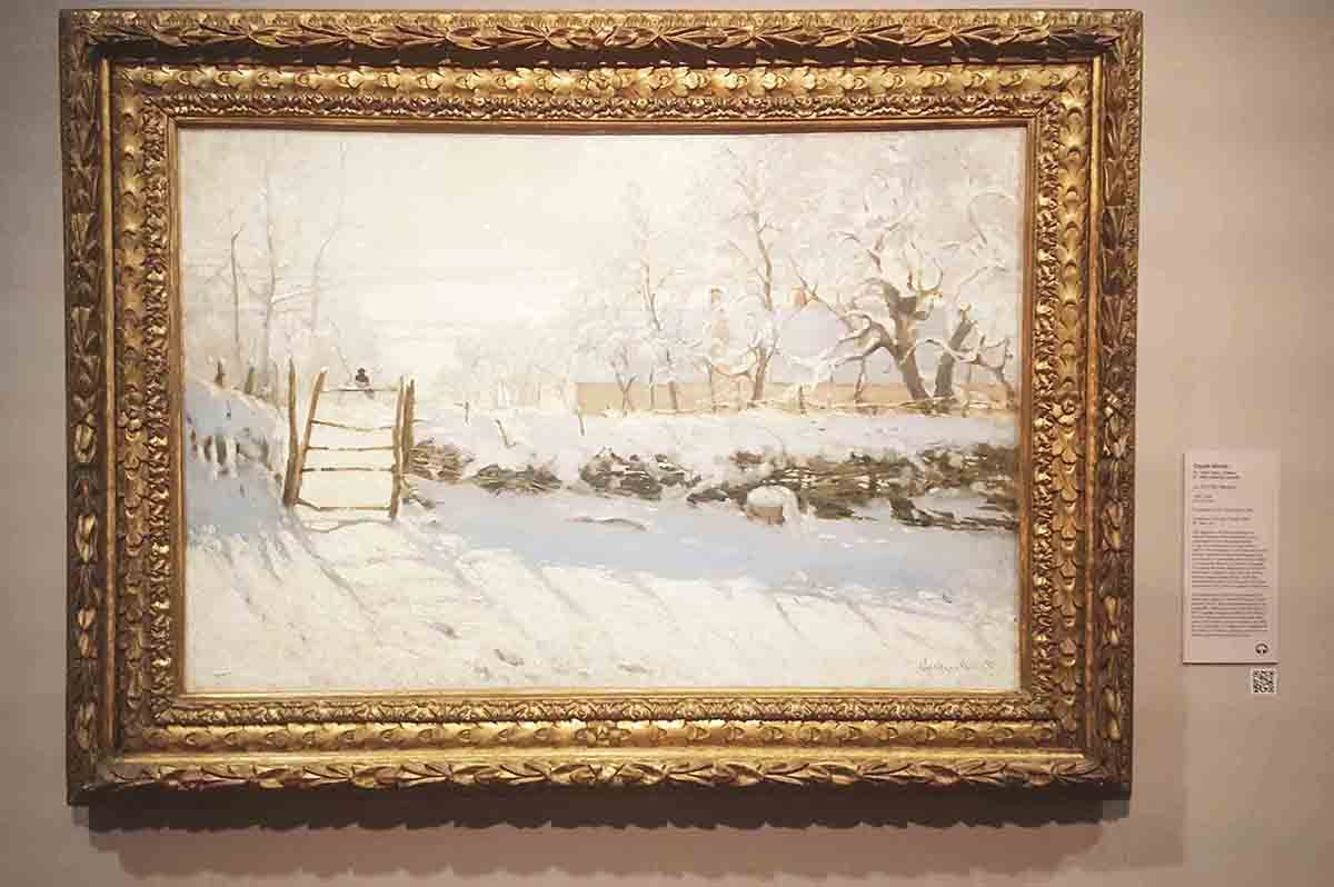 LA PIE.  “La Pie” is one of the Monet’s greatest pieces, using a range of colors to express the stillness of the scene, the heavy layers of the snow, while creating a luminous surface.  