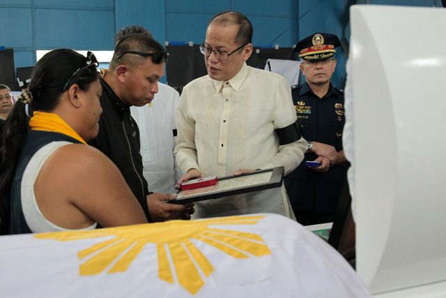 President Benigno S. Aquino III presents the “Medalya ng Katapangan” to the family of the fallen Philippine National Police-Special Action Force (PNP-SAF) Troopers during the Necrological Service at the NCRPO Multi-Purpose Center of Camp Bagong Diwa in Bicutan, Taguig City on January 30, 2015. Photo by Gil Nartea/Malacañang Photo Bureau 