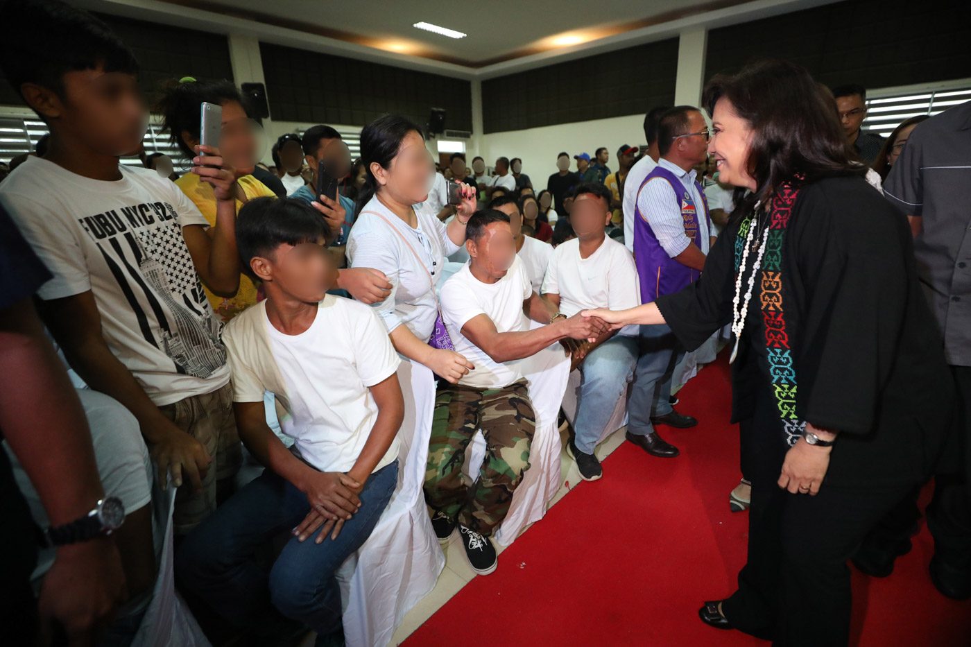 REHABILITATION. Vice President Leni Robredo greets the drug reformists from Bahay Pagbabago in Dinalupihan in Bataan on November 21, 2019. Photo by OVP 