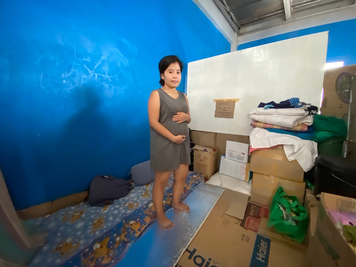 YOUNG MOTHER. At 20 years old, Kimberly Bathan is set to be a mother of two. Photo by Mara Cepeda/Rappler 