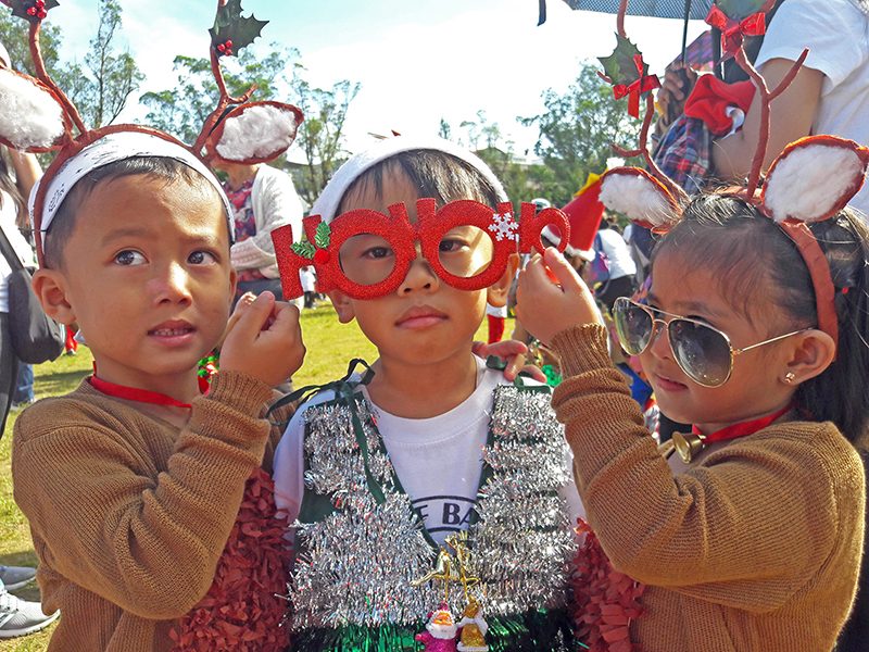 CHRISTMAS COLORS. 'Reindeer' help complete the look of a boy dressed in a Christmas vest. Photo by Mau Victa/Rappler  