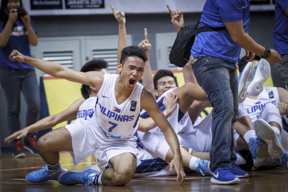 PURE ECSTASY. Kris Pagsanjan celebrates with the Batang Gilas bench. Photo from FIBA 
