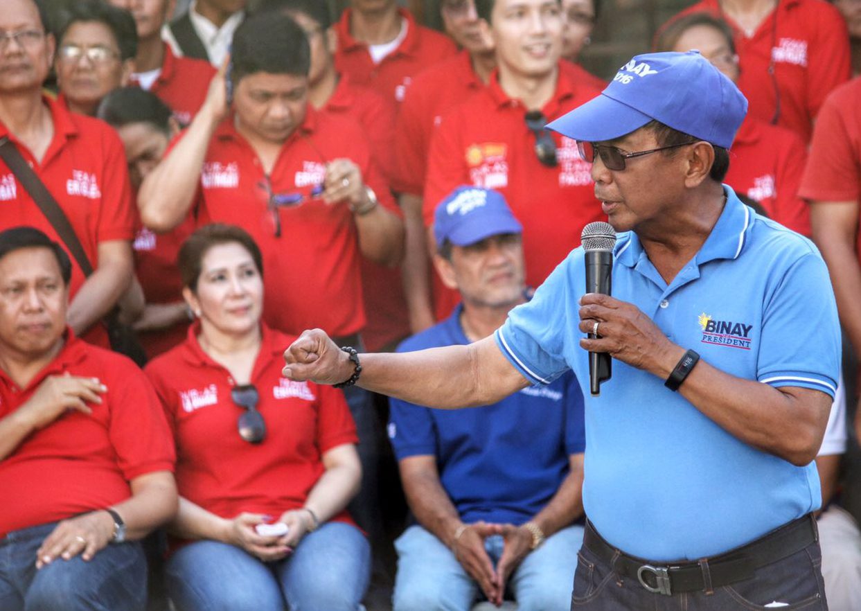 LEADING THE SURVEYS. Vice president Jejomar Binay during a campaign sortie in Agoo, Pangasinan on March 11. File photo from EPA
 