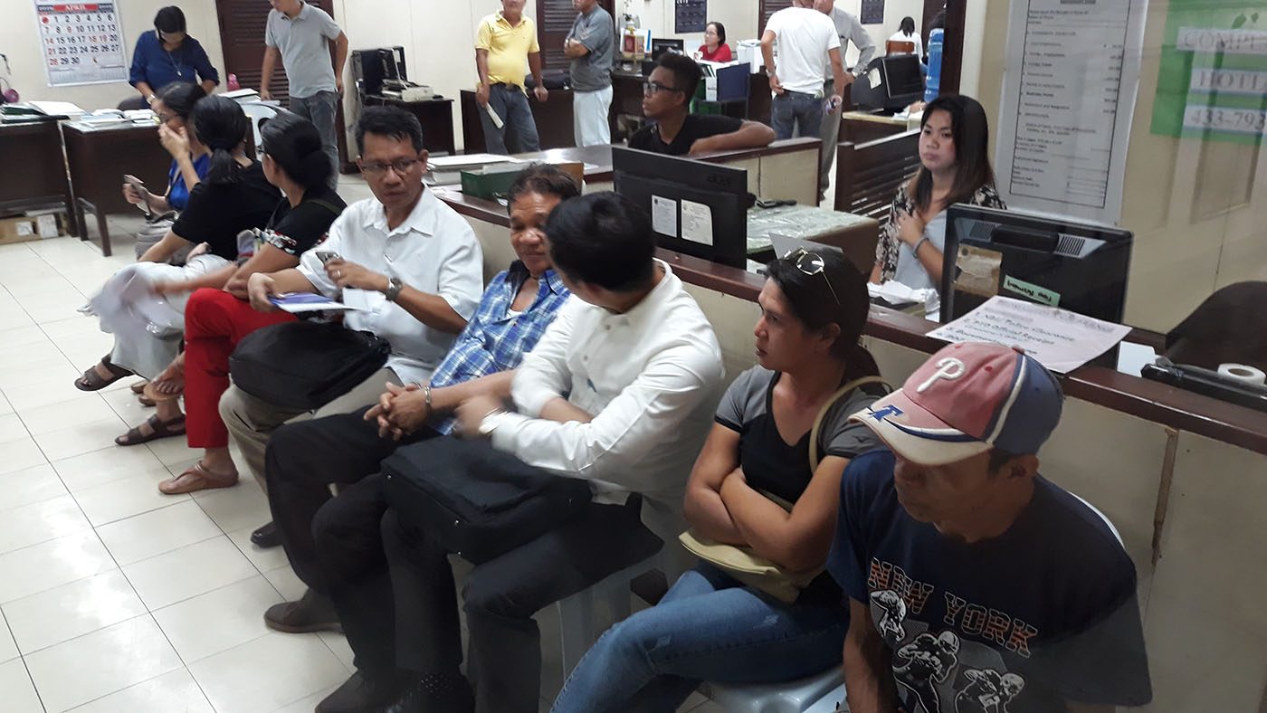 LOOK. Moises Padilla Councilor Agustin Grande (in blue stripes) and Joe Cesar (right), a member of the Barangay Peacekeeping Action Team, are going through inquest at the Provincial Prosecutor's Office in Bacolod City. They will be charged with double murder for the ambush of Moises Padilla reelectionist Councilor Michael Garcia and his uncle, Mark Garcia. Photo by Marchel Espina/Rappler 