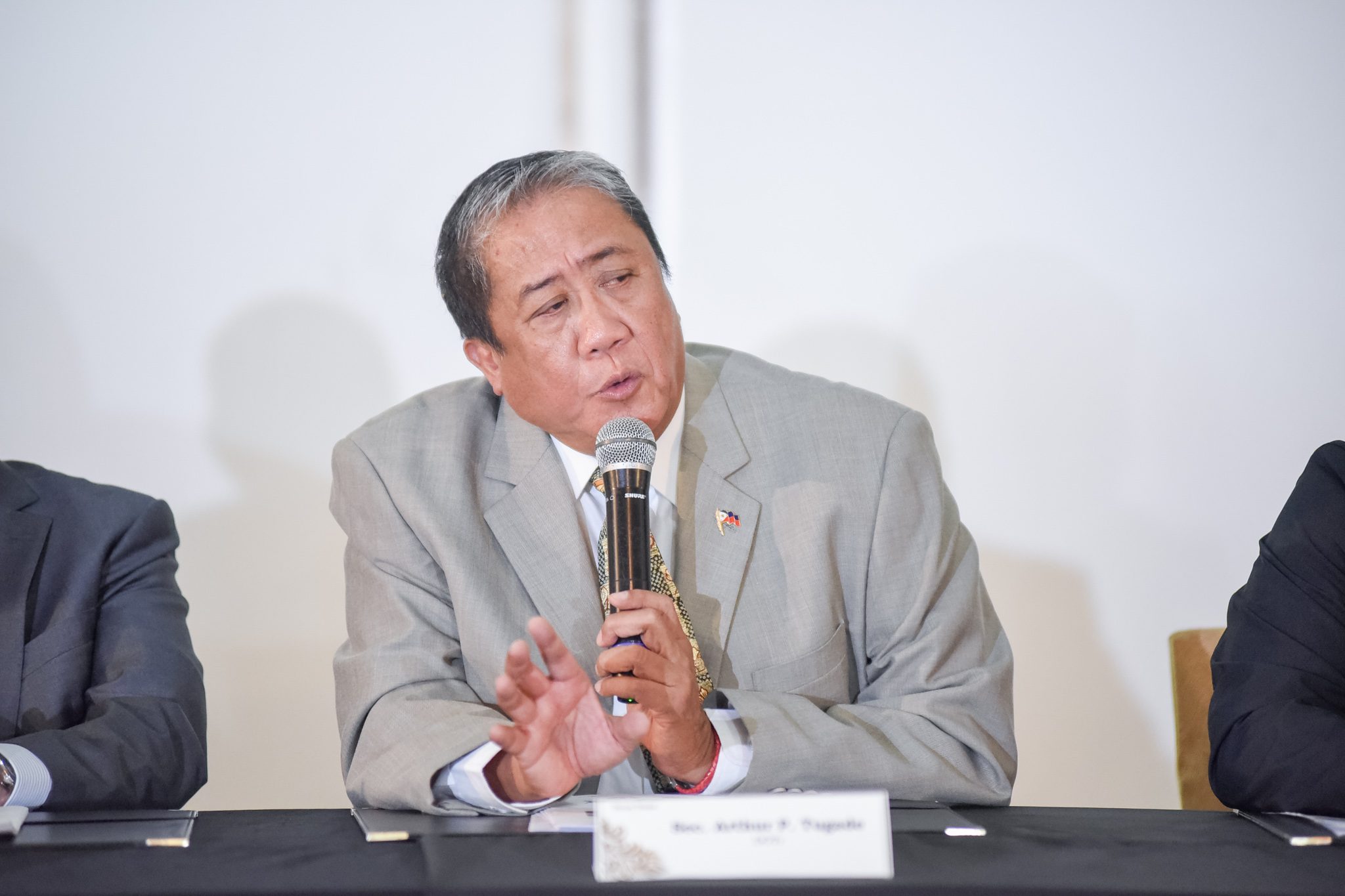Tugade suspends 2 officials over corruption allegations