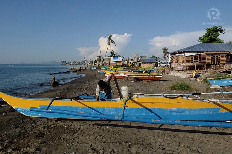 SIGNS OF RECOVERY. A Leyte fisherman checks his boat months after Typhoon Yolanda. Fishermen started getting back on their feet through livelihood assistance from the government and NGOs. Rappler file photo   