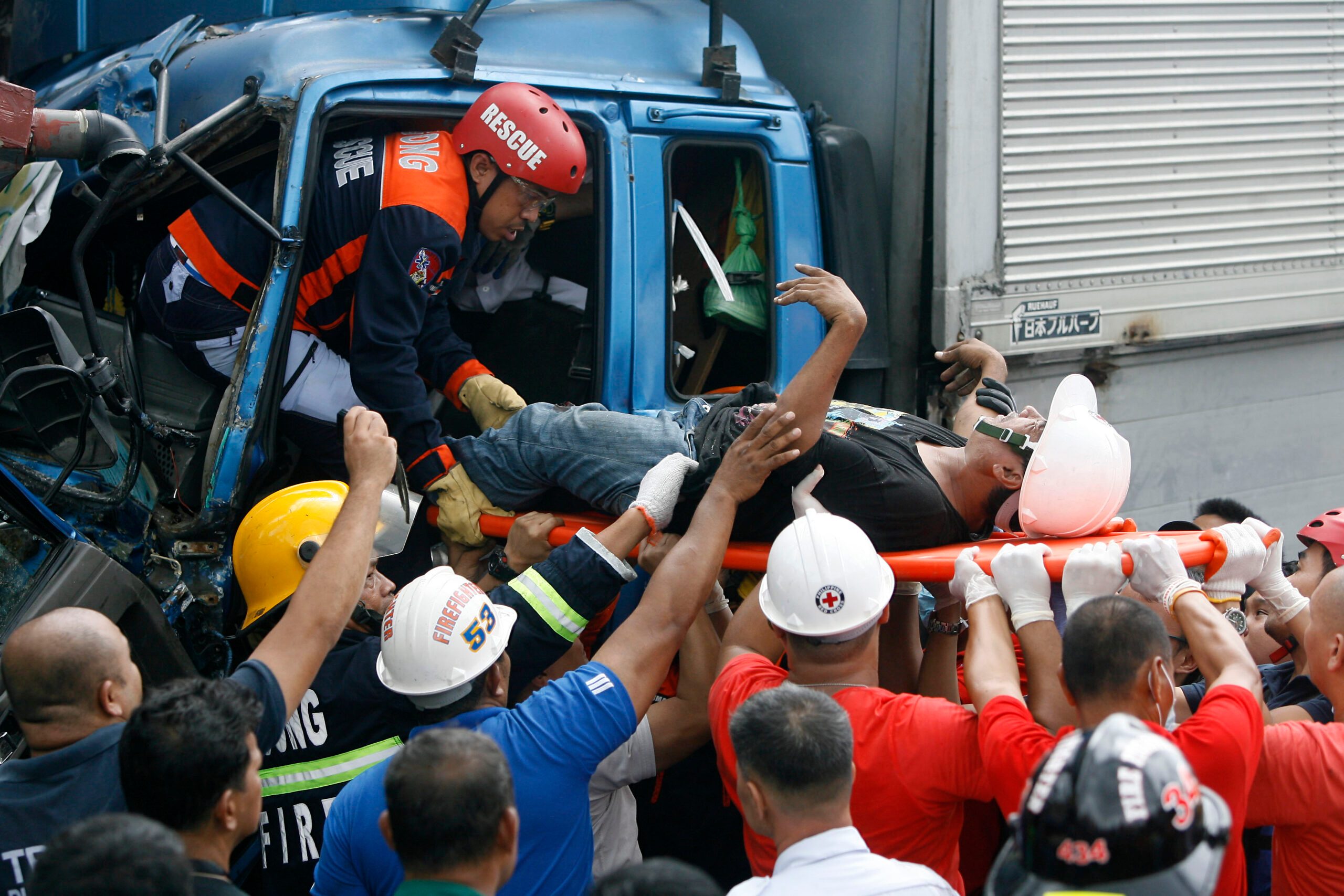 2 dead, 16 injured in Marikina truck accident
