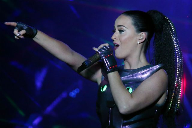 Katy Perry set to roar for Hillary Clinton