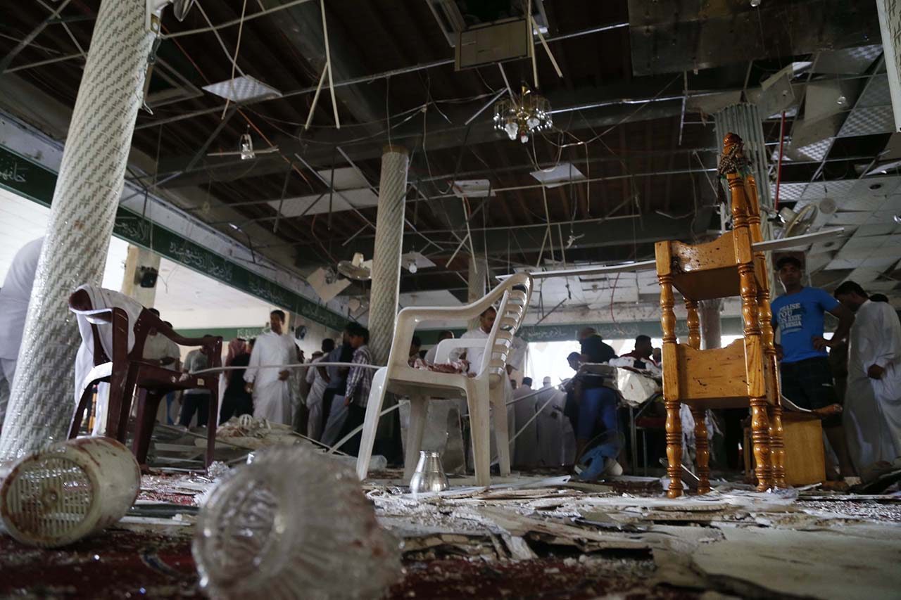 ISIS suicide bomber attacks Saudi Shiite mosque, killing 21
