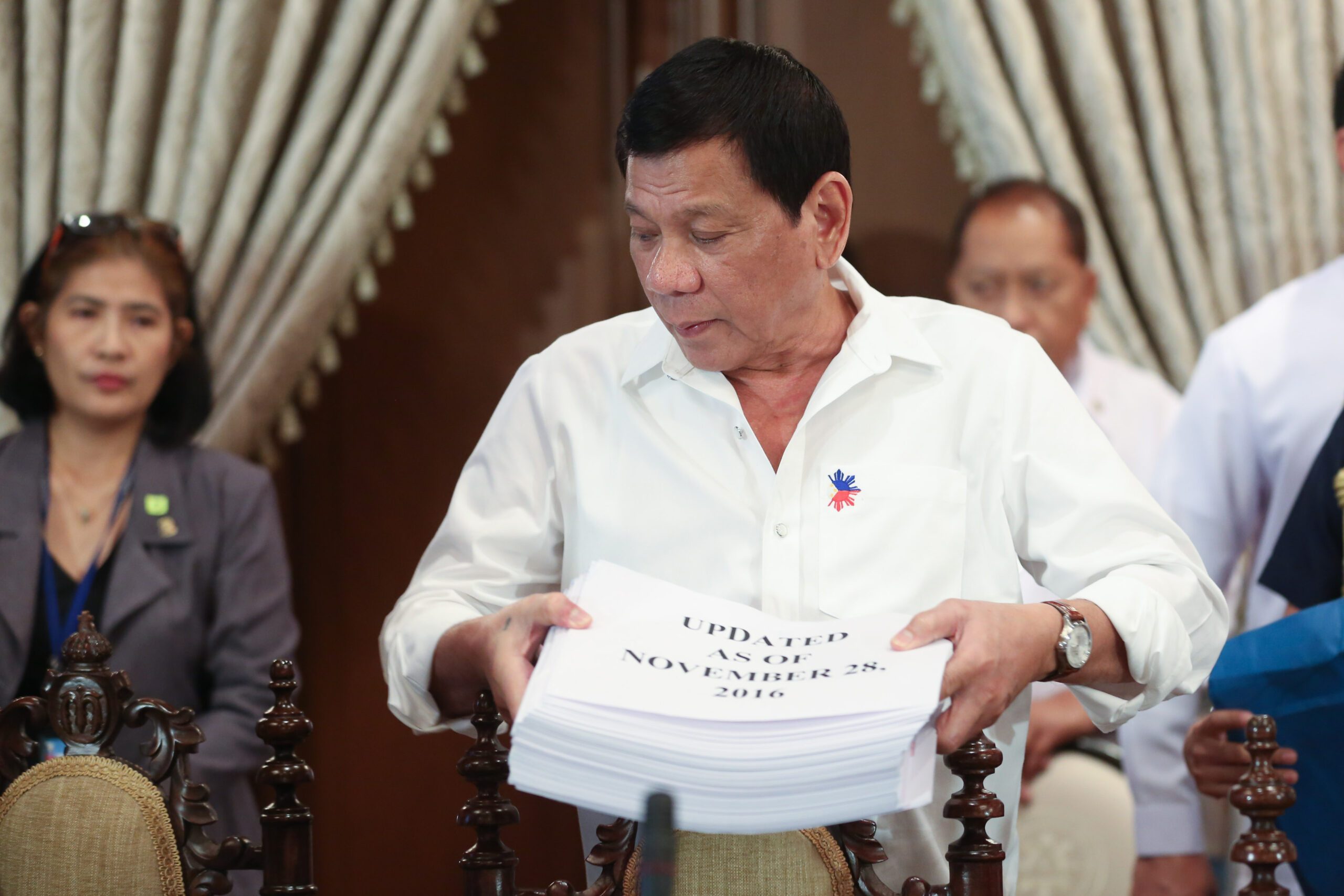 Duterte to mayors on ‘final’ drug list: Resign or die