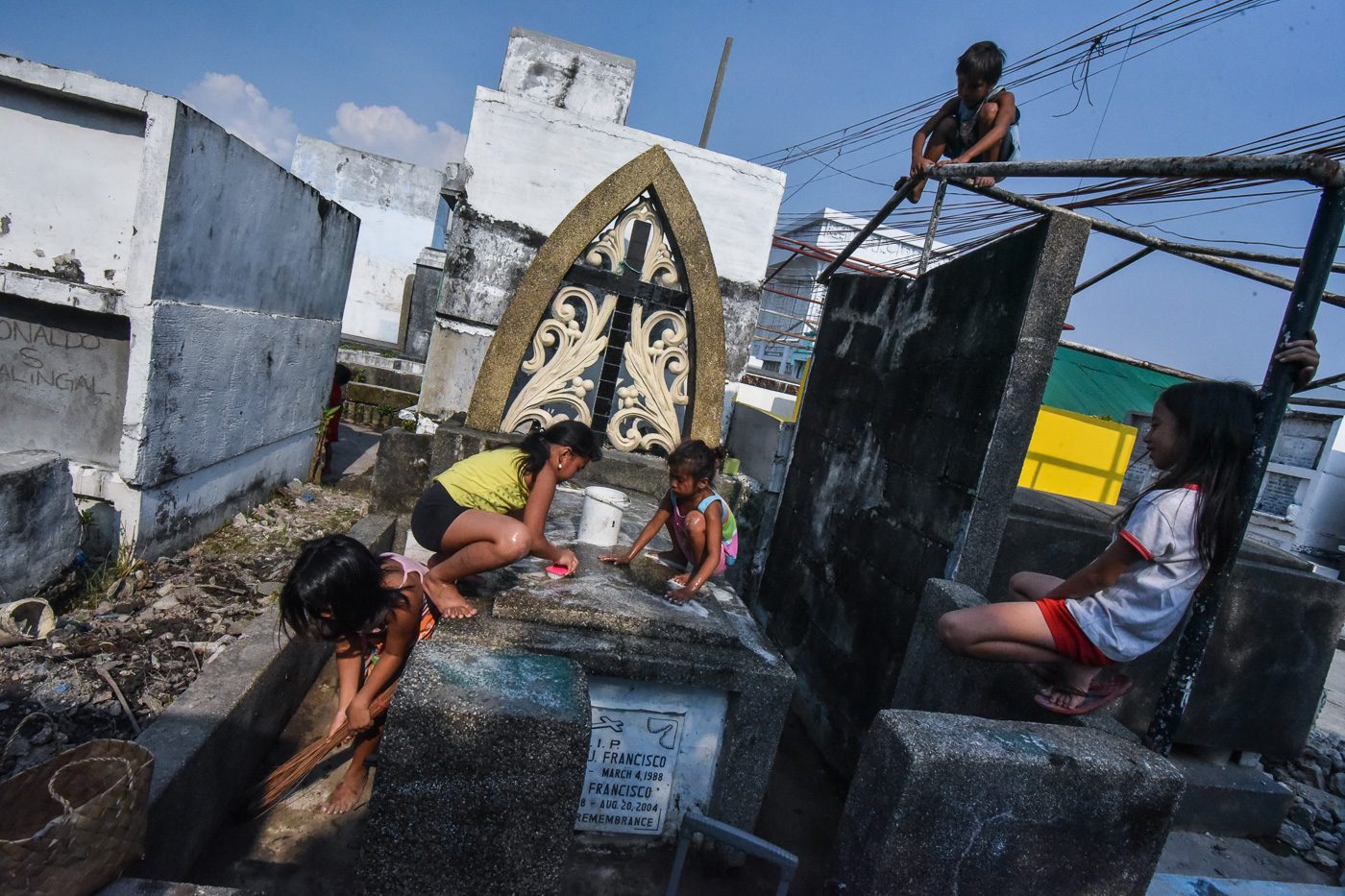 Making a living among the dead inside Navotas Public Cemetery