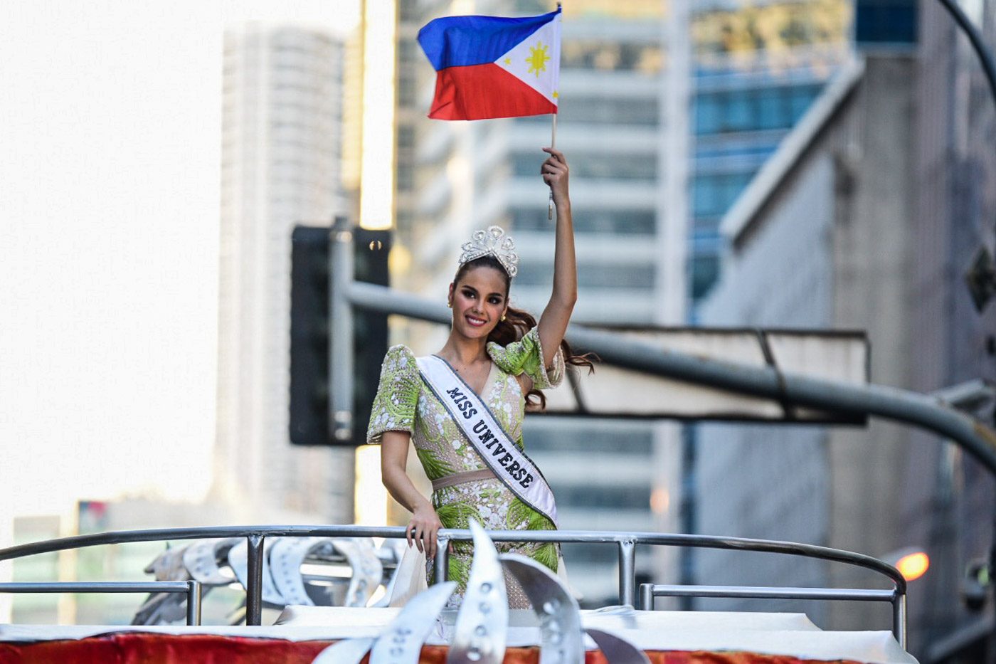 DESTINY. Miss Universe 2018 Catriona Gray waves a Philippine flag during her  homecoming parade along Ayala Avenue, Makati City on February 21, 2019. Photo by Alecs Ongcal/Rappler 