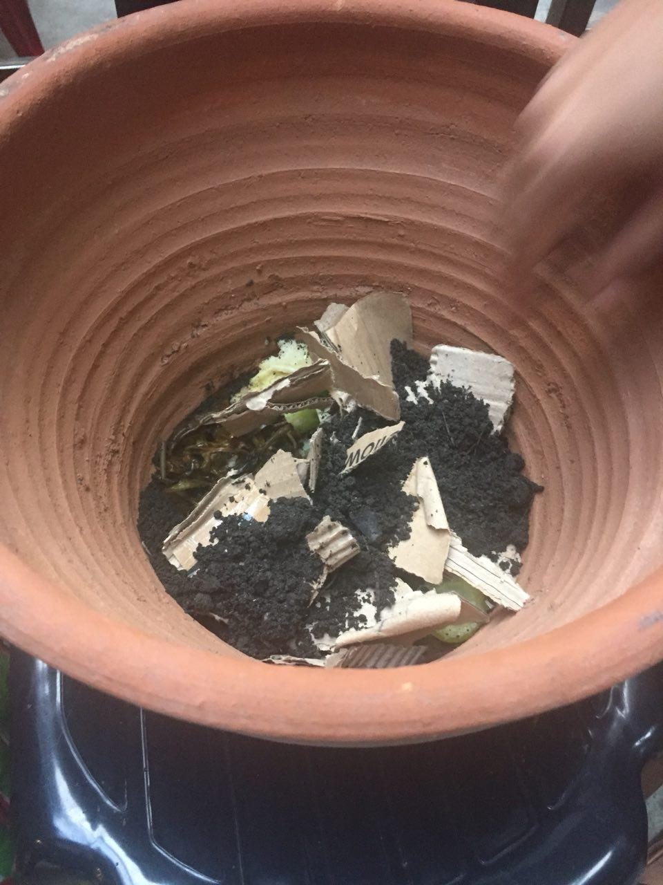 CLAY POT. Example of clay pot compost. 