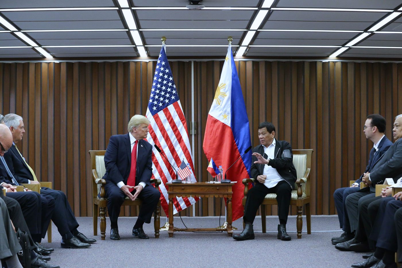 FIRST BILATERAL. President Rodrigo Roa Duterte and US President Donald Trump discuss matters during a bilateral meeting. Presidential photo   