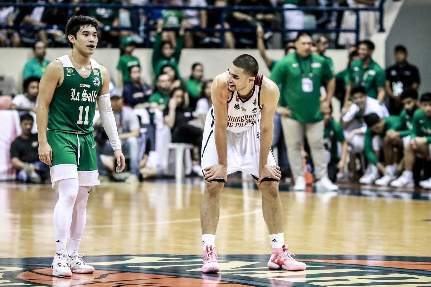 CRUNCH TIME. UP stalwart Kobe Paras and La Salle standout Aljun Melecio go at in the final stretch. Photo by Michael Gatpandan/Rappler  