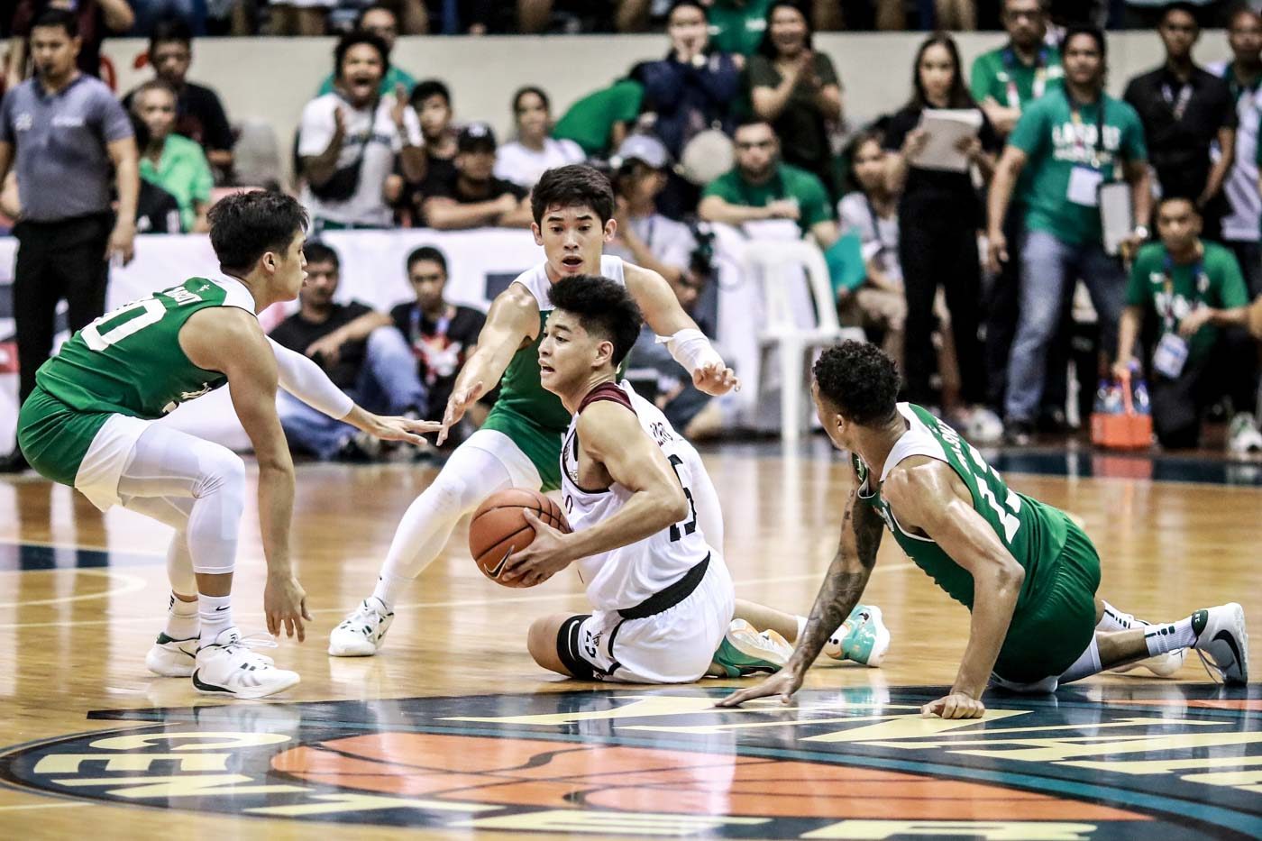 FIGHTBACK. La Salle storms back from 16 points down to rattle UP, but Ricci Rivero helps the Maroons regain their bearings. Photo by Michael Gatpandan/Rappler  
