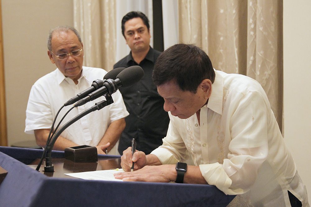 Palace: Gov’t agencies ready to take FOI requests on November 25