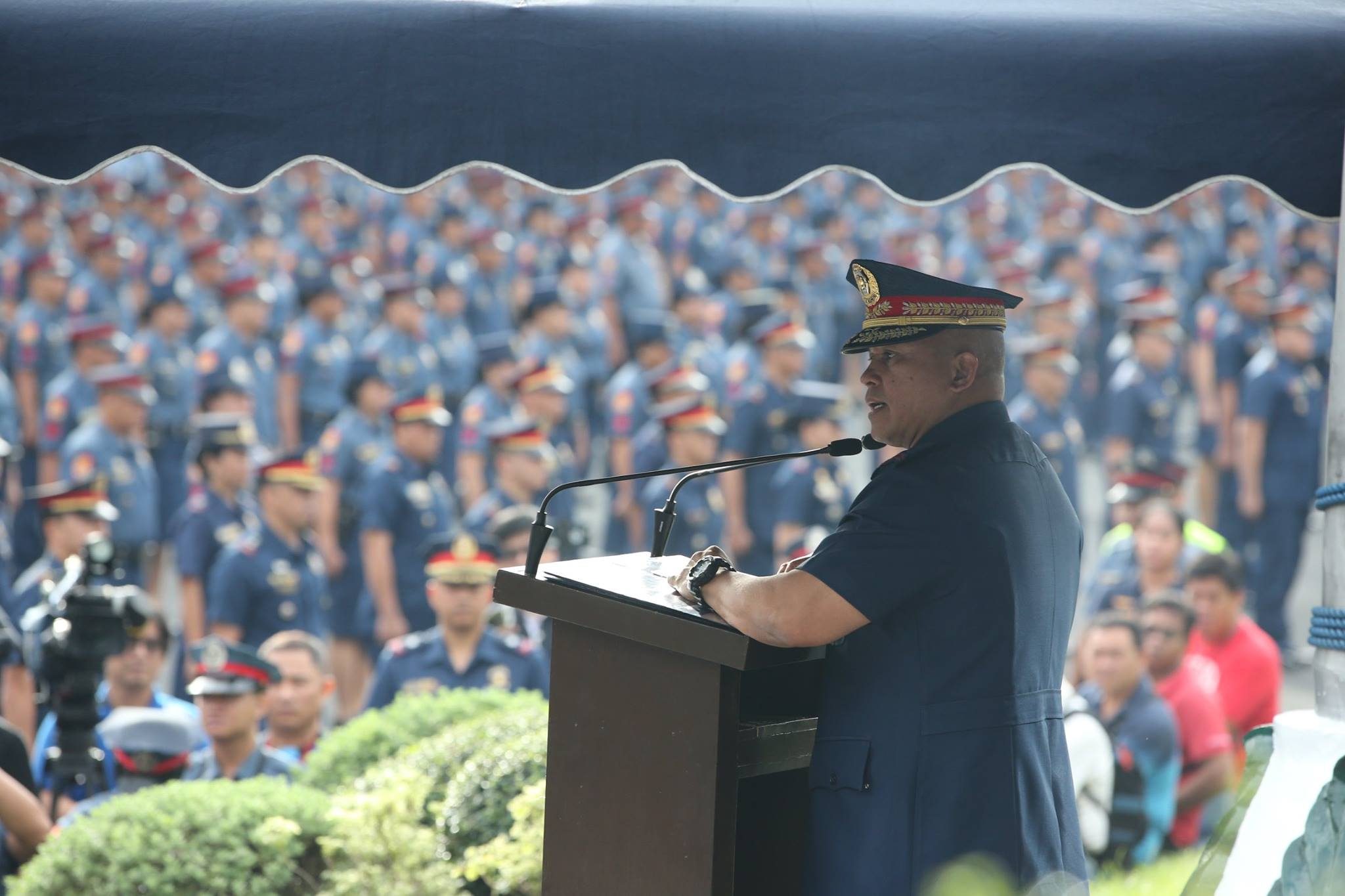 Cops in ‘palit-ulo’? I’ll beat them up myself, says Dela Rosa