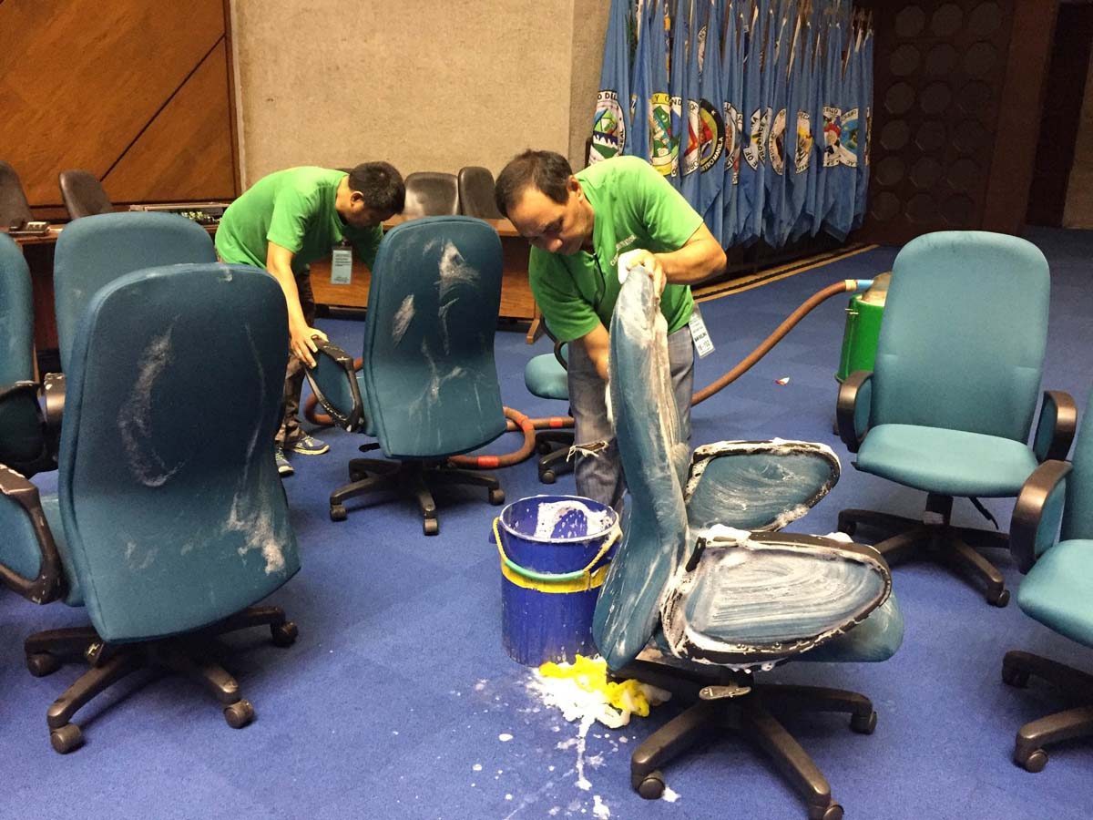 NOTHING TO BE MISSED. A maintenance staff member says they will be cleaning all of the chairs inside the plenary hall, even the ones found at the bleachers area. Photo by Mara Cepeda/Rappler  