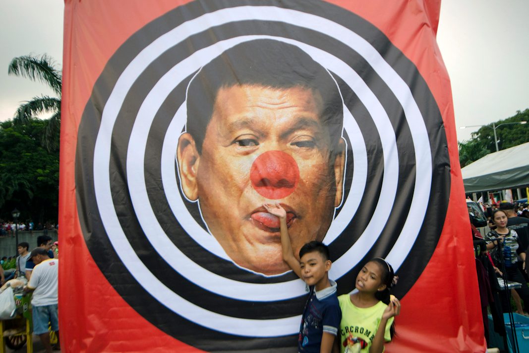 BULLSEYE. Children play around a protest banner during an anti-government rally in Luneta on September 21, 2017. Photo by Rob Reyes/Rappler   
