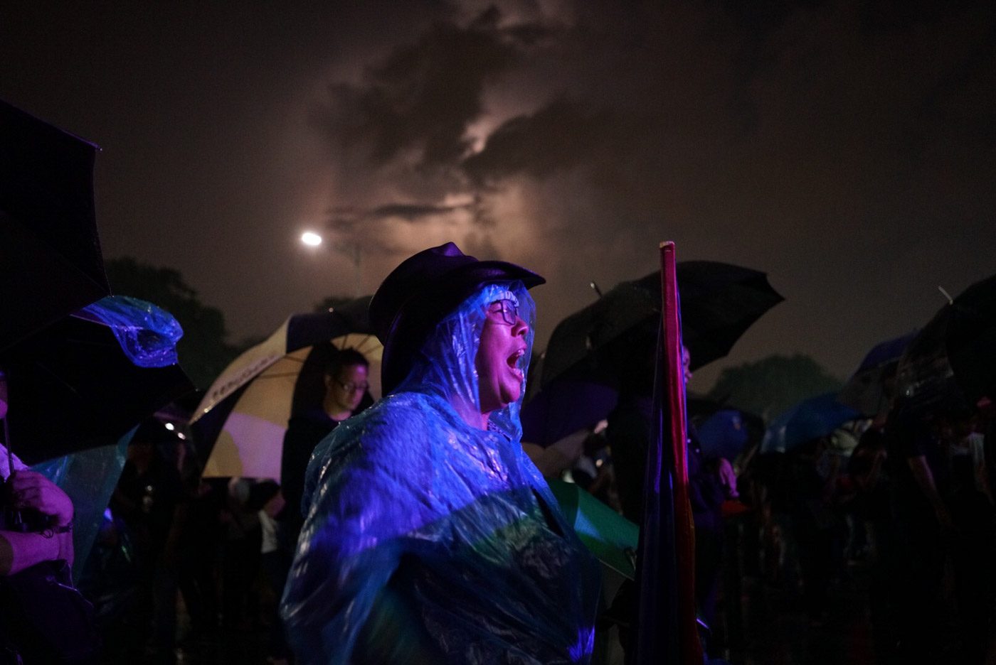 DEFIANT. Protesters brave the rain during the #MartialLaw45 rally in Luneta on September 21, 2017. Photo by Martin San Diego/Rappler   