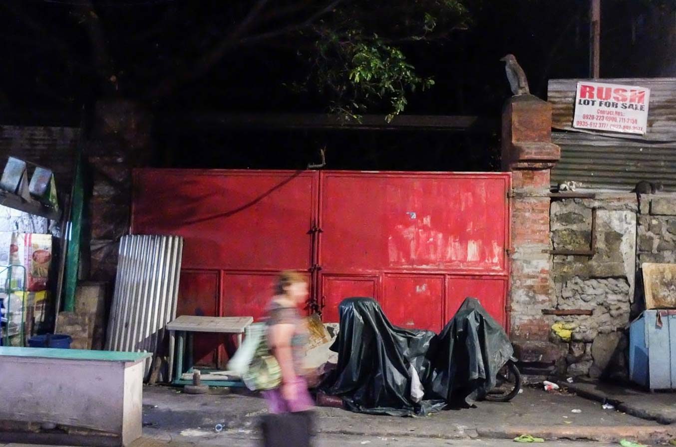 ENTRANCE. The front gate of what used to be the great mansion of the Ocampos. Photo by Alecs Ongcal/Rappler 
