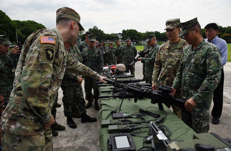 U.S. gives Philippines anti-terror weapons