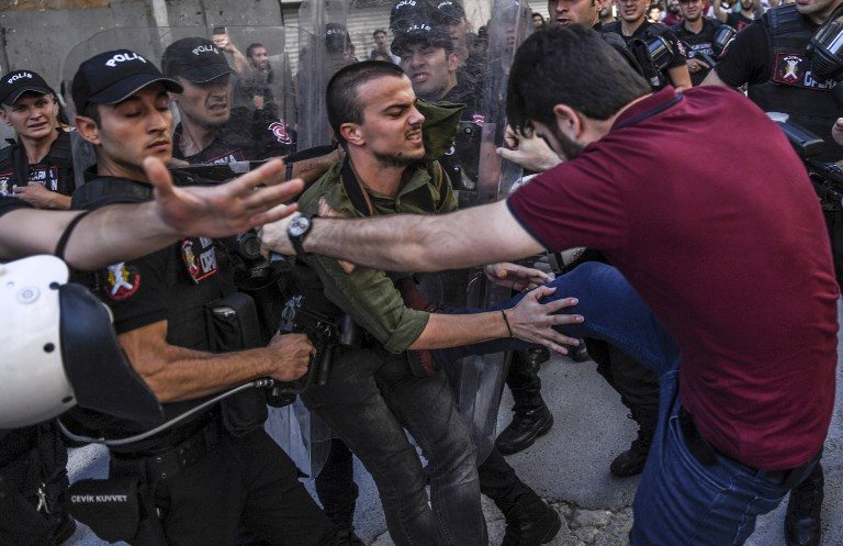 Turkey police break up Gay Pride protest in Istanbul