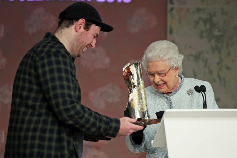 FIRST AWARD. Britain's Queen Elizabeth II presents the inaugural Queen Elizabeth II Award for British Design to British fashion designer Richard Quinn during her visit to London Fashion Week in central London. Photo by Yui Mok/Pool/ AFP  